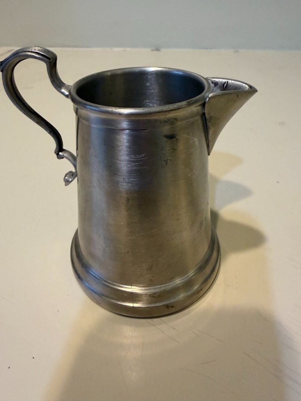 VINTAGE INTERNATIONAL SILVER CO AMERICANA PEWTER COFFEE CREAMER #282-04 3-1/2"